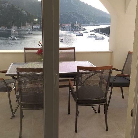 Apartment Zaklopatica Lastovo Exteriör bild