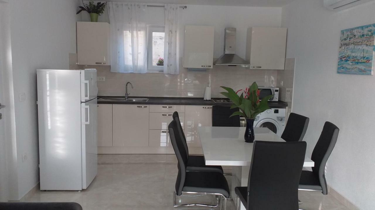 Apartment Zaklopatica Lastovo Exteriör bild