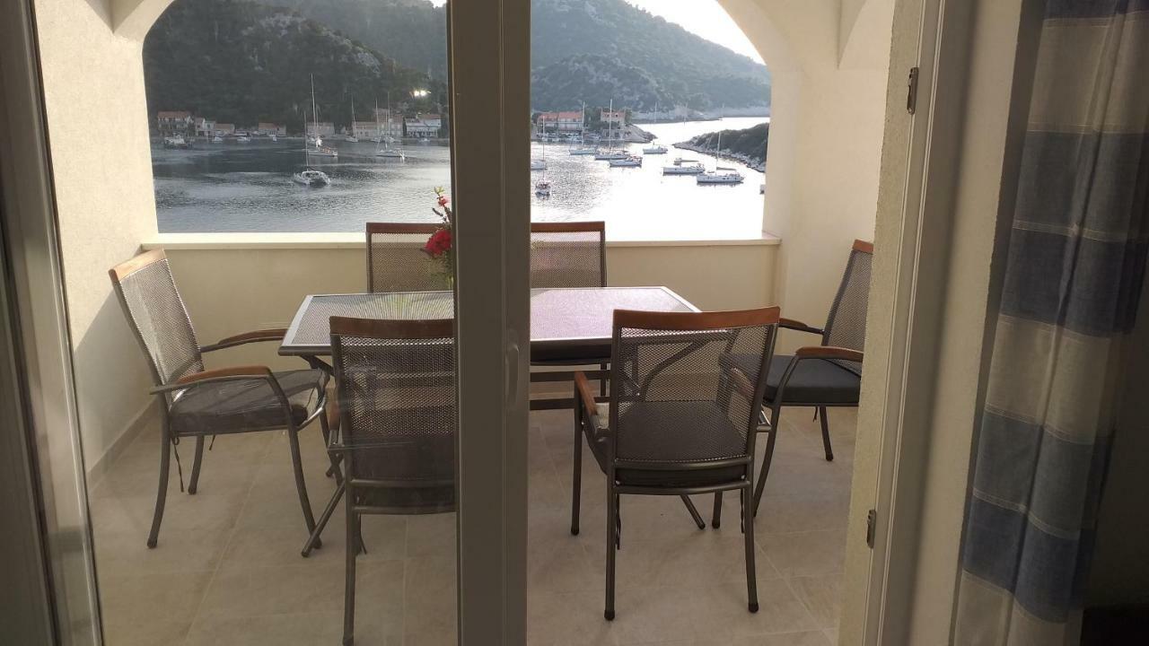 Apartment Zaklopatica Lastovo Exteriör bild