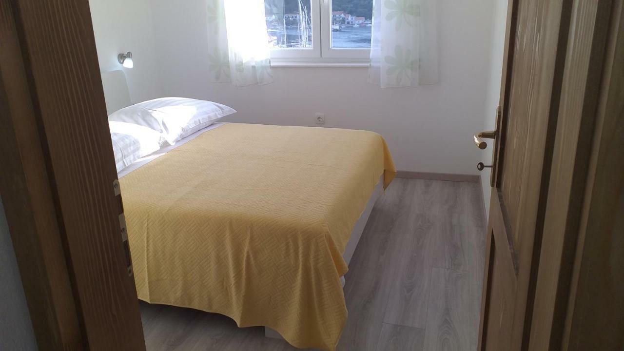 Apartment Zaklopatica Lastovo Exteriör bild