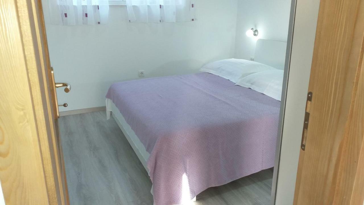 Apartment Zaklopatica Lastovo Exteriör bild