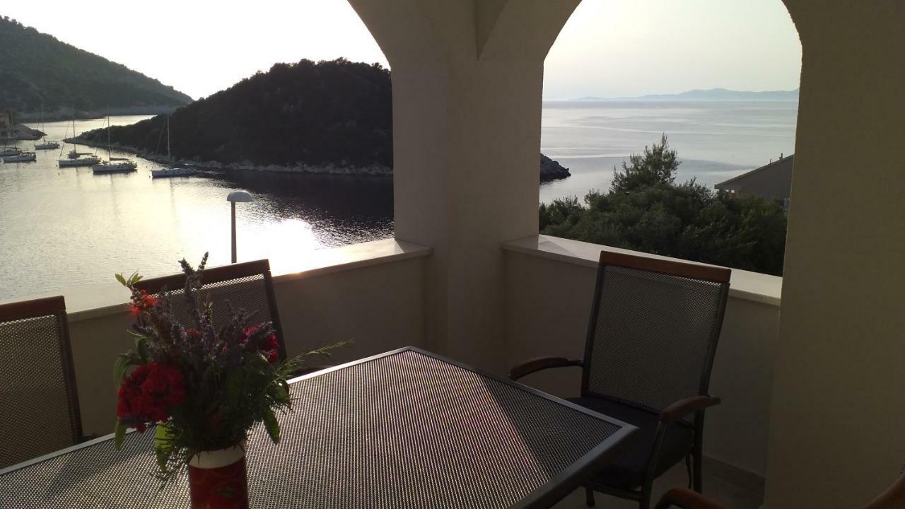 Apartment Zaklopatica Lastovo Exteriör bild