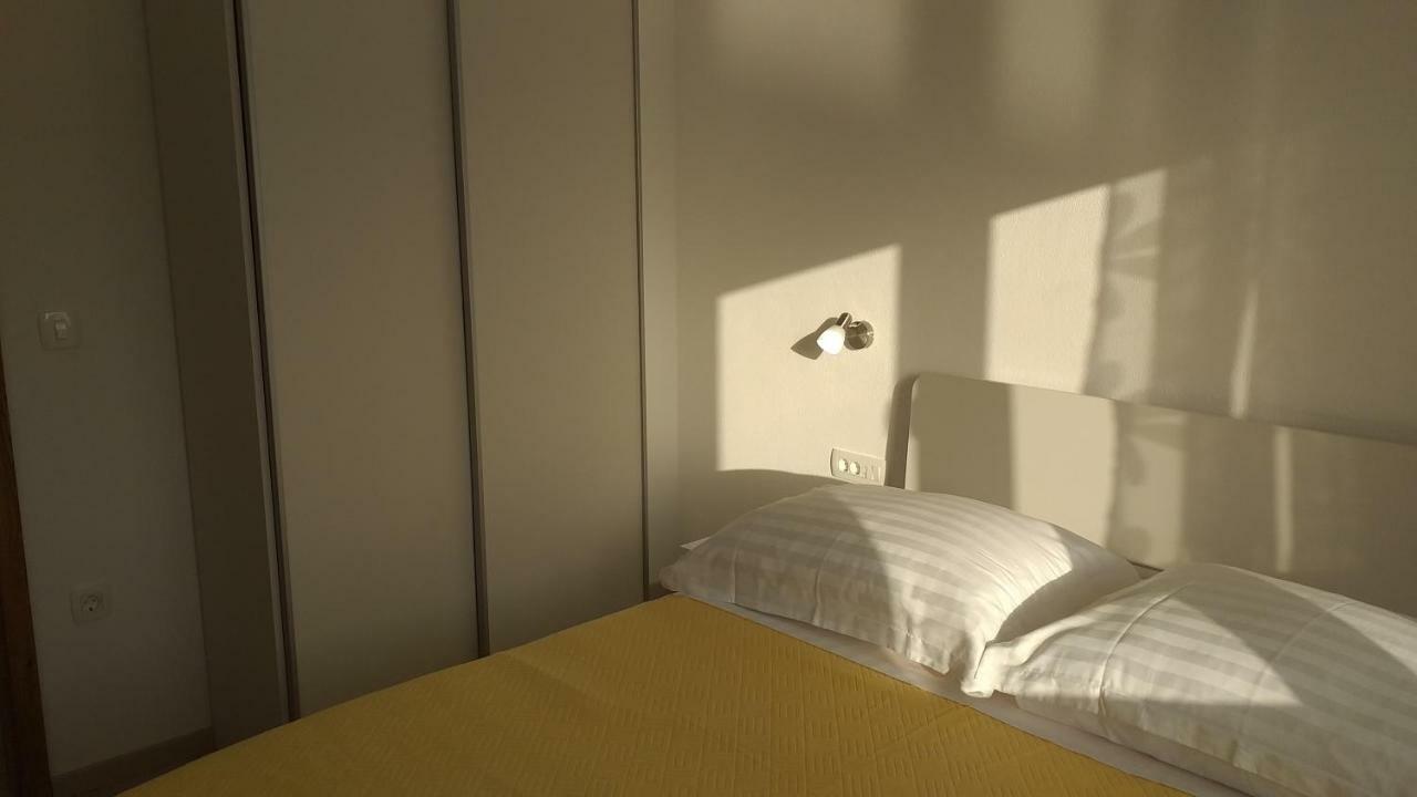 Apartment Zaklopatica Lastovo Exteriör bild