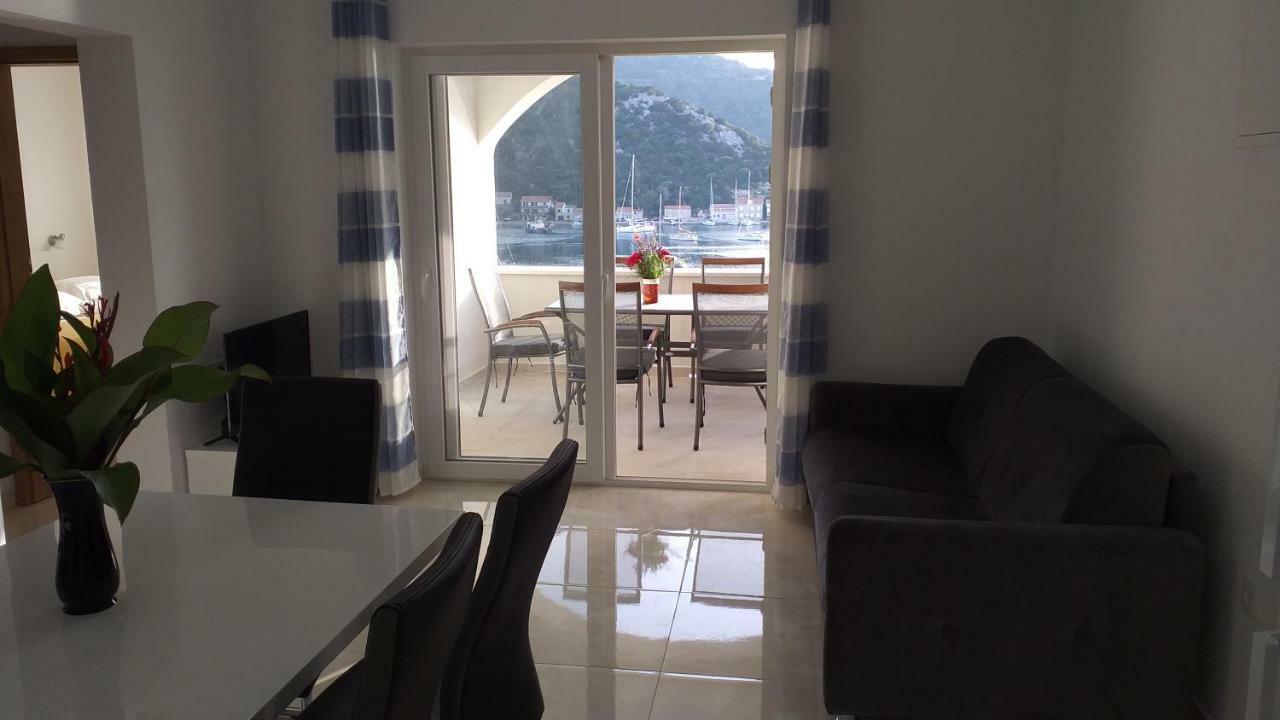 Apartment Zaklopatica Lastovo Exteriör bild
